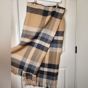 Albercrombie & Fitch Plaid blanket scarf